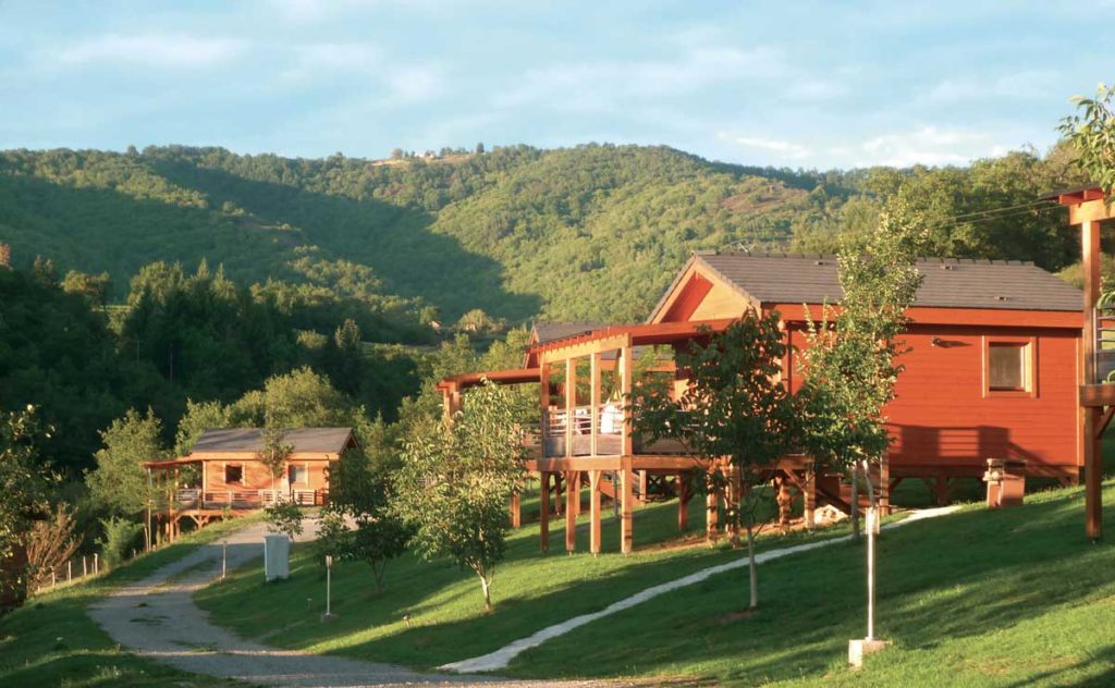 Ferme du Duzou - Vue des chalets en bois