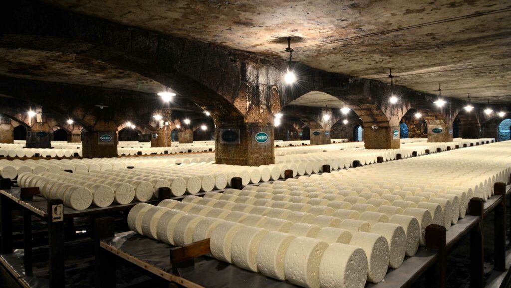 ROQUEFORT : 100 ans d’Appellation d’Origine Protégée, un siècle de fierté aveyronnaise 1 Cave société