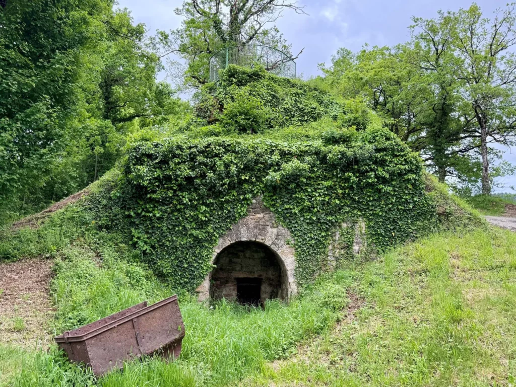 Le puits de mine de Benhac, © Photothèque Département de l'Aveyron